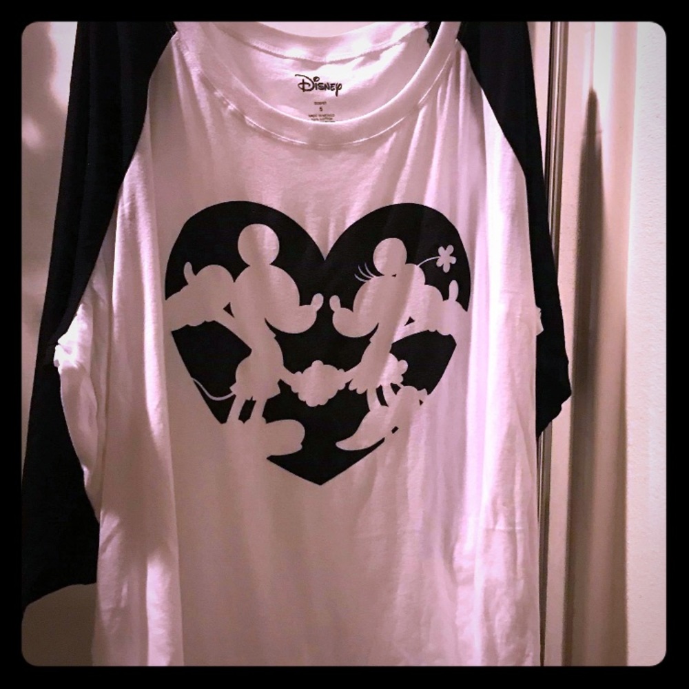 Torrid 5x Disney collection raglan tshirt